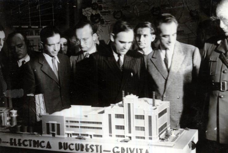 În prezenţa lui Dej s-a deschis ls 25.09.1946 la sala „Dalles” expoziţia „Refacerea şi dezvoltarea căilor ferate”. Sunt prezenţi: S. Zeiger, ş.a. (25.09.1946).