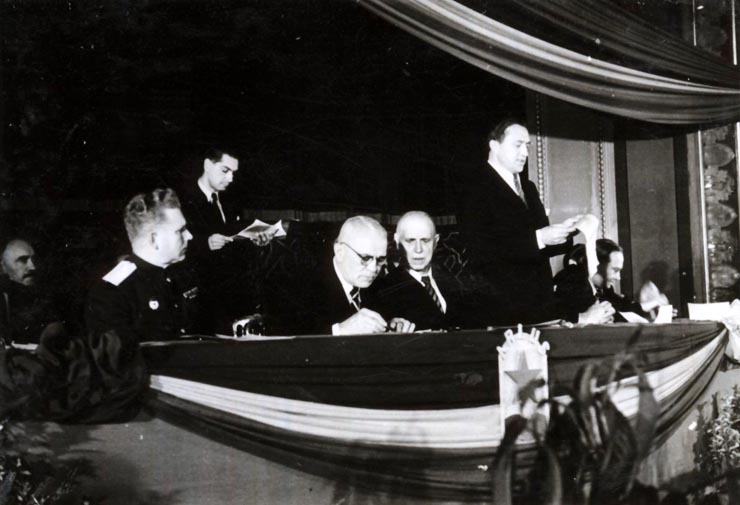 Aspecte de la festivitatea organizată la Ateneu la 19.10.1946 cu prilejul sărbătoririi zilei prieteniei româno-sovietice. Participă: Dej, Gh. Tătărăscu, P. Groza, I.G. Maurer, C.I. Parhon, reprezentanţi diplomatici şi militari ai U.R.S.S., ş.a. (19.10.1946).