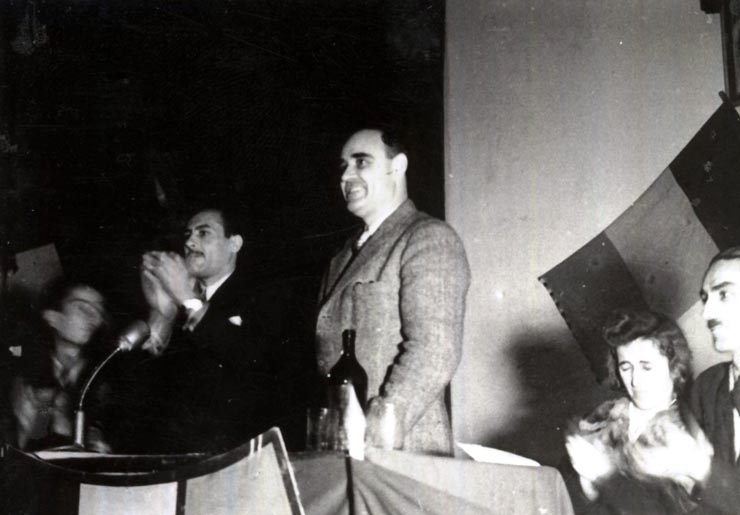Gh. Gheorghiu–Dej, primul candidat pe Capitală al B.P.D., vorbind în faţa alegătorilor la adunarea organizată în sala cinematografului „Unic”  din Bucureşti. (4.11.1946).