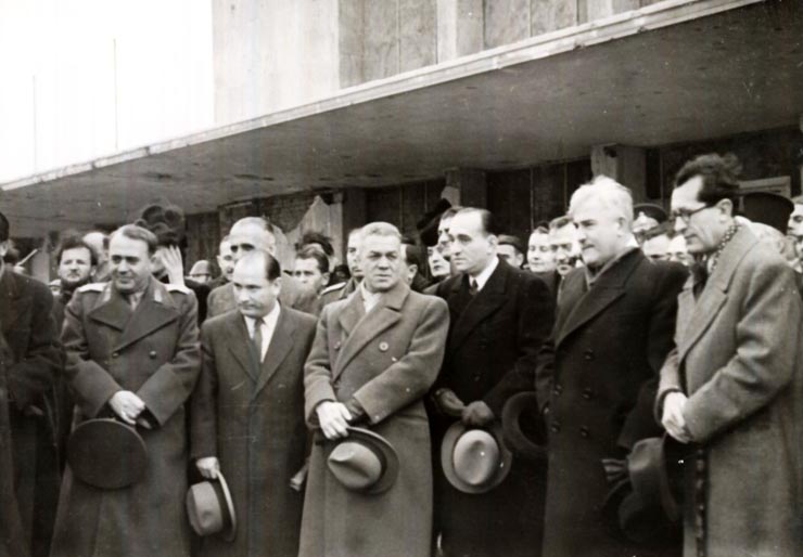 Întoarcerea din U.R.S.S. a delegaţiei ortodoxe române condusă de Patriarhul Nicodim. În gara Mogoşoaia delegaţia a fost întâmpinată de: E. Bodnăraş, P. Groza, Th. Georgescu, S. I. Kavtaradze, G-ral V. Răşcanu, Anton Alexandrescu (min. Cooperaţiei). (6.11.1946). 