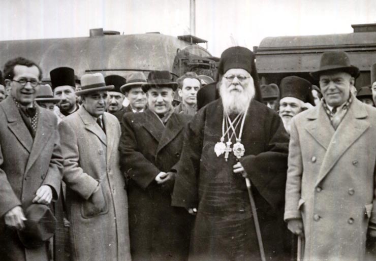 Întoarcerea din U.R.S.S. a delegaţiei ortodoxe române condusă de Patriarhul Nicodim. În gara Mogoşoaia delegaţia a fost întâmpinată de: Dej, E. Bodnăraş, P. Groza, Th. Georgescu, S. I. Kavtaradze, Patriarhul Nicodim, Anton Alexandrescu, ş.a. (6.11.1946).