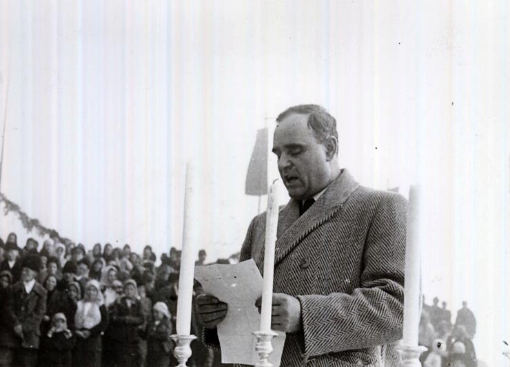 Gh. Gheorghiu–Dej vorbeşte cu prilejul inaugurării viaductului de la Caracău. (10.11.1946).