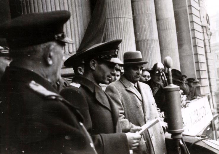 Gh. Gheorghiu–Dej la marea întrunire B.P.D. a soldaţilor şi ofiţerilor din Piaţa Universităţii. A mai participat G-ral V. Răşcanu, ş.a. (17.11.1946).