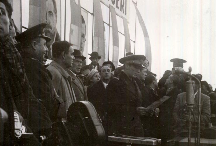 Gh. Gheorghiu–Dej, P. Groza, ş.a. în tribună la marele miting al oamenilor muncii din Piaţa Naţiunii, cu prilejul victoriei forţelor democrate în alegeri. (22.11.1946).