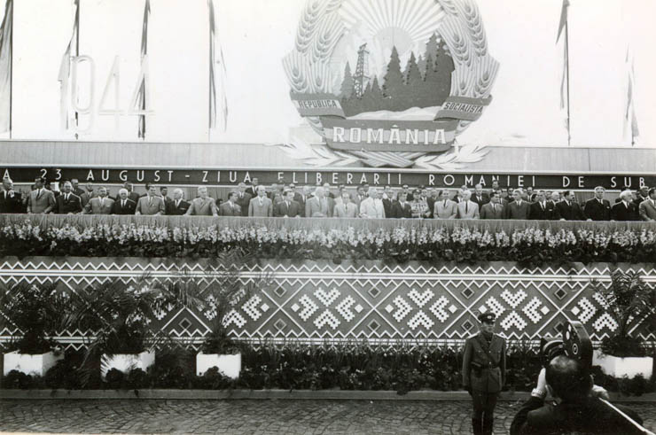 Conducători de partid şi de stat în tribuna centrală, la parada militară şi demonstraţia oamenilor muncii din Capitală, cu prilejul celei de a XXIV-a aniversări a zilei de 23 august 1944.(23 august 1968)