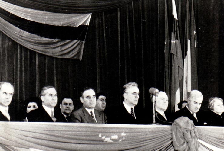 Gh. Gh.-Dej, Petru Groza, Petre Constantinescu-Iaşi, S. I. Kavtaradze, Ana Pauker, Sava Ganovski, Boris Manolov, ambasadorul Bulgariei, la Opera de Stat, cu prilejul festivităţii de deschidere a săptămânii prieteniei româno-bulgare. (1 martie 1950)