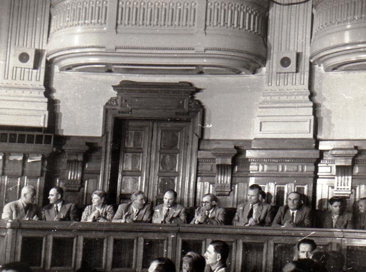 Gh. Gh.-Dej, Petru Groza, Chivu Stoica, Gh. Vasilichi, I. Chişinevschi, V. Luca, Teohari Georgescu, Ana Pauker, Lothar Rădăceanu pe banca ministerială, participând la Sesiunea Marii Adunări Naţionale, unde s-a discutat şi votat proiectul de lege al Codului Muncii. (29 mai 1950)
