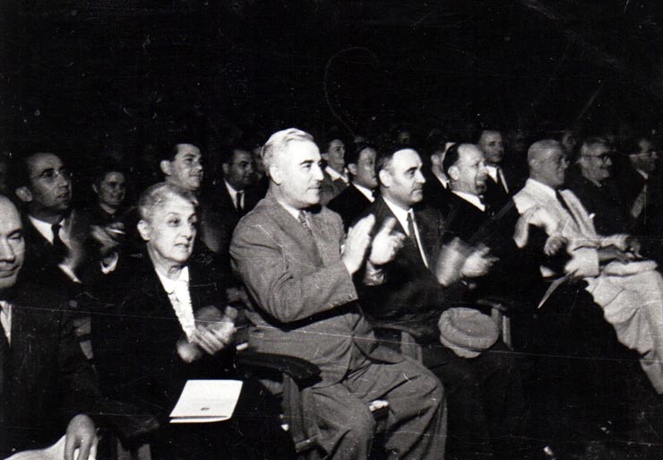 Gh. Gh.-Dej, Petru Groza, S. I. Kavtaradze, ambasadorul URSS la Bucureşti, soţia lui şi Walter Ulbricht participă la spectacolul de gală din grădina M.A.I, dat în cinstea delegaţiei guvernamentale a R.D.G. (21 septembrie 1950)