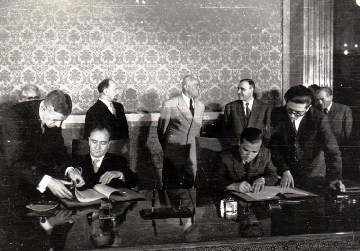 Gh. Gh.-Dej, Petru Groza, Walter Ulbricht, Alexandru Bârlădeanu, Iosif Chişinevschi, Chivu Stoica la solemnitatea de la Consiliul de Miniştri, cu prilejul semnării declaraţiei comune şi a unor acorduri între R.P.R. şi R.D.G. (22 septembrie 1950)