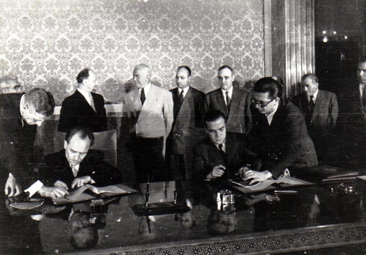 Gh. Gh.-Dej, Petru Groza, Walter Ulbricht, Alexandru Bârlădeanu, Iosif Chişinevschi, Chivu Stoica la solemnitatea de la Consiliul de Miniştri, cu prilejul semnării declaraţiei comune şi a unor acorduri între R.P.R. şi R.D.G. (22 septembrie 1950)