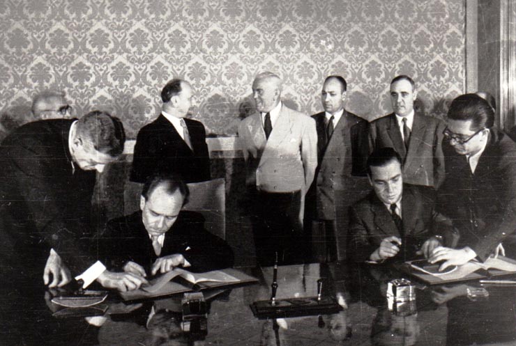 Gh. Gh.-Dej, Petru Groza, Walter Ulbricht, Alexandru Bârlădeanu, Iosif Chişinevschi, Chivu Stoica la solemnitatea de la Consiliul de Miniştri, cu prilejul semnării declaraţiei comune şi a unor acorduri între R.P.R. şi R.D.G. (22 septembrie 1950)