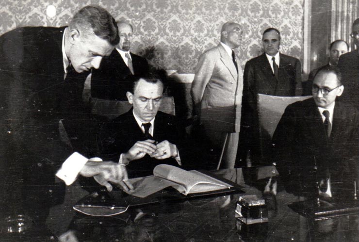 Gh. Gh.-Dej, Petru Groza, Walter Ulbricht, Grigore Preoteasa (semnând), Iosif Chişinevschi, Teohari Georgescu, Chivu Stoica, Miron Constantinescu 