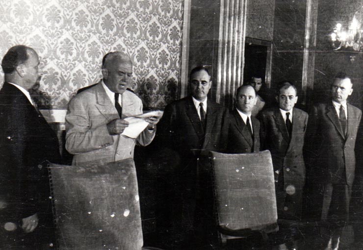 Gh. Gh.-Dej, Petru Groza, Walter Ulbricht, Teohari Georgescu, Iosif Chişinevschi, Chivu Stoica la solemnitatea de la Consiliul de Miniştri, cu prilejul semnării declaraţiei comune şi a unor acorduri între R.P.R. şi R.D.G. (22 septembrie 1950)