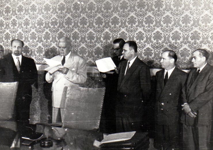 Gh. Gh.-Dej, Petru Groza, Walter Ulbricht, Teohari Georgescu, Iosif Chişinevschi, la solemnitatea de la Consiliul de Miniştri, cu prilejul semnării declaraţiei comune şi a unor acorduri între R.P.R. şi R.D.G. În imagine, dr. Petru Groza rostindu-şi cuvântarea. (22 septembrie 1950)