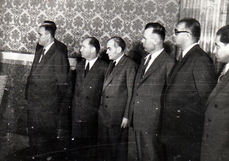 Gh. Gh.-Dej, Teohari Georgescu, Iosif Chişinevschi, Chivu Stoica, Miron Constantinescu, Gh. Apostol la solemnitatea de la Consiliul de Miniştri, cu prilejul semnării declaraţiei comune şi a unor acorduri între R.P.R. şi R.D.G. (22 septembrie 1950)