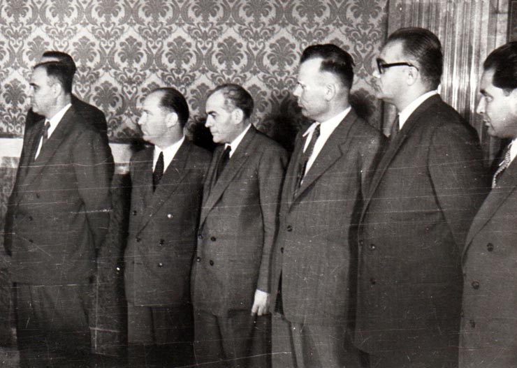 Gh. Gh.-Dej, Teohari Georgescu, Iosif Chişinevschi, Chivu Stoica, Miron Constantinescu, Gh. Apostol la solemnitatea de la Consiliul de Miniştri, cu prilejul semnării declaraţiei comune şi a unor acorduri între R.P.R. şi R.D.G. (22 septembrie 1950)