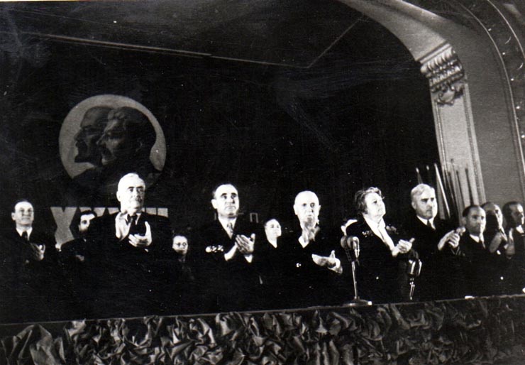 Gh. Gh.-Dej, C. I. Parhon, S. I. Kavtaradze, Nichitin, Ana Pauker în prezidiul adunării festive de la Ateneul Român, cu prilejul celei de a 33-a aniversări a Marii Revoluţii Socialiste din Octombrie. (6 noiembrie 1950)