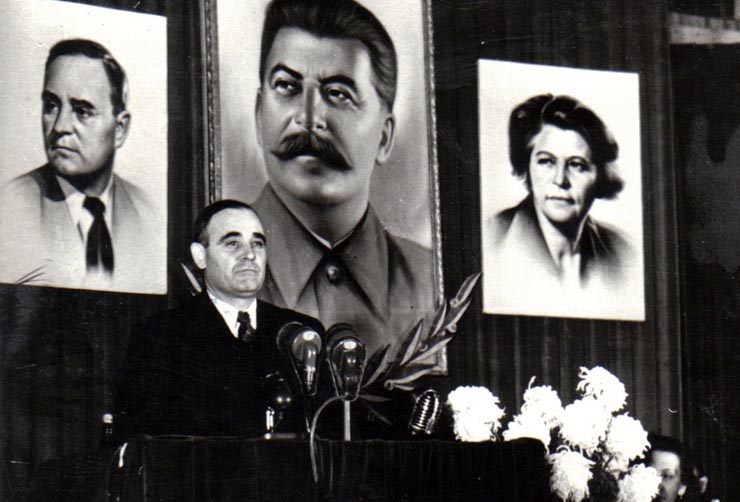 Gh. Gh.-Dej vorbind la marele miting de la Atelierele I.T.B. Floreasca, cu prilejul alegerilor din 3 decembrie 1950. (1 decembrie 1950)