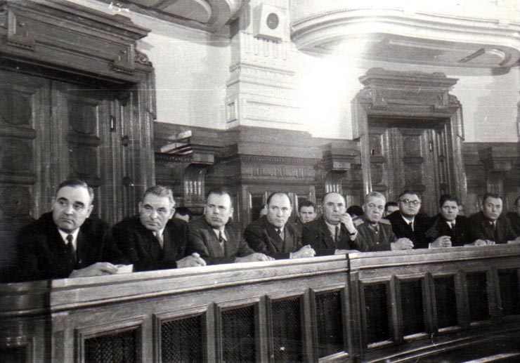 Gh. Gh.-Dej, Vasile Luca, Teohari Georgescu, Chivu Stoica, Lothar Rădăceanu, Emil Bodnăraş, Gh. Vasilichi, Miron Constantinescu, Vasile Vaida, ing. Profin pe banca ministerială participând la cea de a 9-a sesiune ordinară a M.A.N., unde s-a dezbătut proiectul de lege privind planul cincinal de dezvoltare a economiei naţionale. (1951-1955)(14 decembrie 1950).