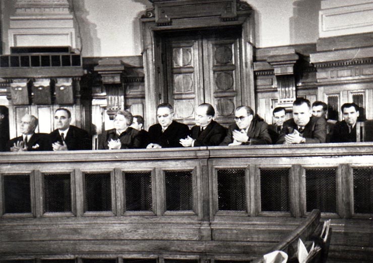 Gh. Gh.-Dej, Petru Groza, Ana Pauker, Vasile Luca, Teohari Georgescu, Iosif Chişinevschi, Chivu Stoica, Leontin Sălăjan, Alexandru Bârlădeanu pe banca ministerială la M.A.N., cu prilejul votării legii Planului Cincinal de dezvoltare a economiei naţionale pe anii 1951-1955. (15 decembrie 1950)