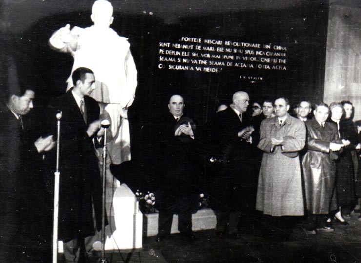 Gh. Gh.-Dej, Petru Groza, Lothar Rădăceanu, P. Constantinescu-Iaşi, Vasile Luca, Ana Pauker, Gh. Vasilichi la festivitatea de deschidere a expoziţiei „China Nouă”, organizată la sala Dalles, de Institutul Român pentru Relaţii Culturale cu Străinătatea.(23 decembrie 1950)
