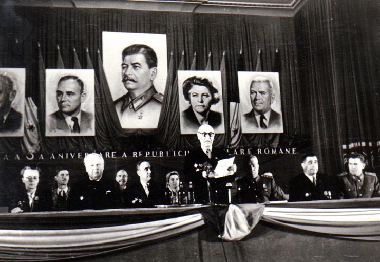Gh. Gh.-Dej, Mihail Sadoveanu, Constanţa Crăciun, C. I. Parhon, Gh. Florescu, Leontin Sălăjan, Emil Bodnăraş în prezidiul adunării festive de la Ateneul Român consacrată celei de a treia aniversări a R.P.R.(26 decembrie 1950)
