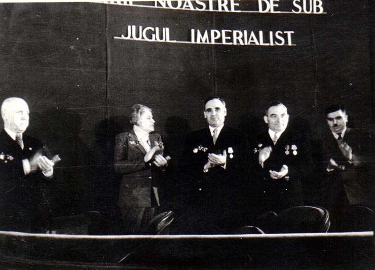 Gh. Gh.-Dej, Ana Pauker, C. I. Parhon, Vasile Luca în prezidiul adunării festive de la Ateneul Român consacrată celei de a treia aniversări a R.P.R. (26 decembrie 1950)