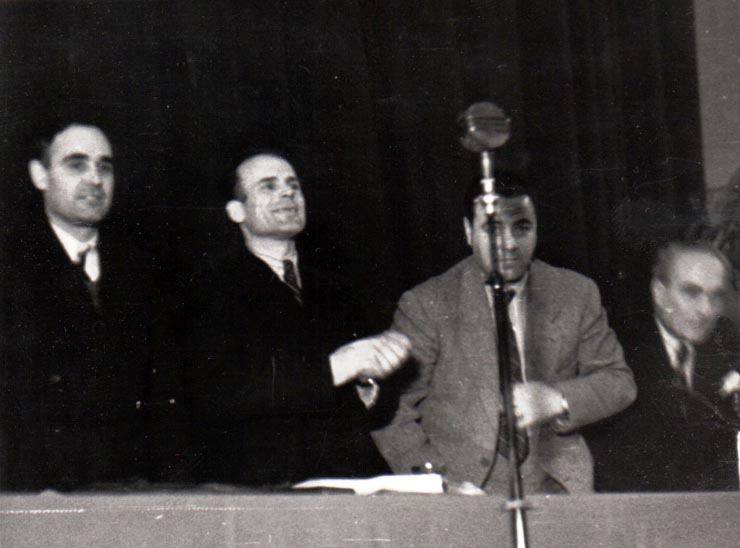Gh.Gh. Dej, Chivu Stoica, I. Gh. Maurer şi alte persoane, în prezidiu, la lucrările Congresului Uniunii Sindicale C.F.R. care a avut loc în Sala Mare a Clubului de pe stadionul Giuleşti.(20 ianuarie 1945)