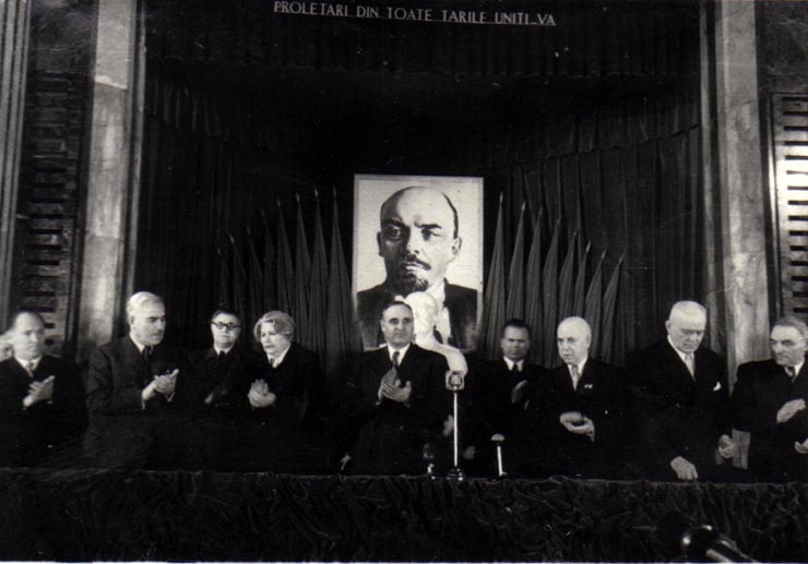 Gh. Gheorghiu-Dej, P. Groza, C.I.Parhon, Chivu Stoica, Ana Pauker, S.I. Kavtaradze, Th. Georgescu, ş.a., în prezidiul adunării solemne de la Casa Prieteniei Româno-Sovietice, cu prilejul celei de-a 28-a comemorări a morţii lui V.I.Lenin.(21.01.1952).