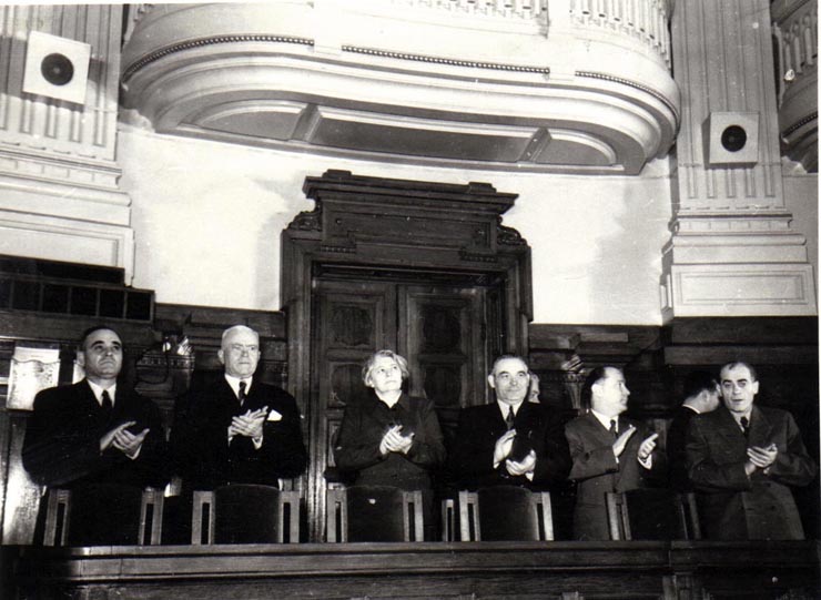 Gh. Gheorghiu-Dej, P. Groza, Th. Georgescu, Ana Pauker,  I. Chişinevschi, V. Luca, ş.a., pe banca ministerială la ce-a de-a XI-a sesiune ordinară a Marii Adunări Naţionale, în cadrul căreia s-a luat în discuţie proiectul de lege pentru aprobarea Bugetului de Stat al R.P.R. pe anul 1952.(26.03.1952).