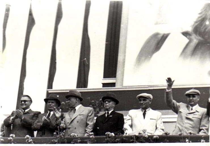 Gh. Gheorghiu-Dej, P. Groza, M. Constantinescu, Chivu Stoica, C.I.Parhon, V. Luca, ş.a., în tribuna oficială din Piaţa Aviatorilor, la demonstraţia oamenilor muncii din Capitală, cu prilejul zilei de 1 Mai.(01.05.1952).