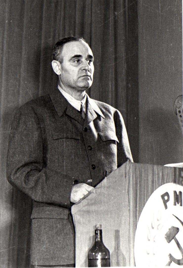 Gh. Gheorghiu-Dej vorbind la Consfătuirea pe ţară a muncitorilor mineri din industria carboniferă, din sala Teatrului muncitoresc  - Petroşani.(28-29.06.1952).