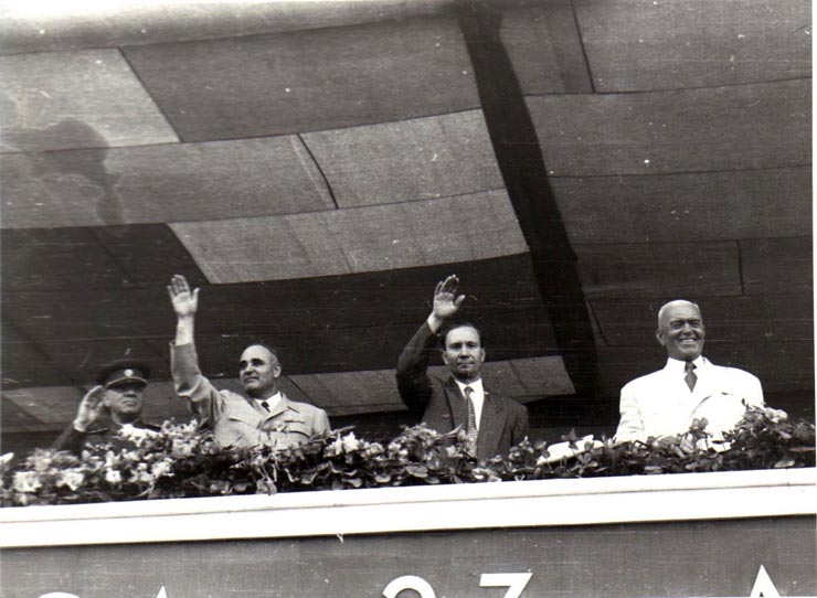 Gh. Gheorghiu-Dej, P. Groza, E. Bodnăraş, V.V. Kuzneţov, ş.a., la parada militară şi demonstraţia oamenilor muncii din Capitală, cu prilejul zilei de 23 August 1952 (Piaţa Aviatorilor).(23.08.1952).
