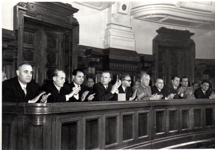 Gh. Gheorghiu-Dej, Gh. Apostol, I. Chişinevschi, Chivu Stoica,  M. Constantinescu, P. Borilă, E. Bodnăraş, ş.a., pe banca ministerială la lucrările celei de-a XIII-a sesiune a M.A.N. unde s-au dezbătut o serie de probleme şi s-a supus spre aprobare proiectul noii Constituţii a R.P.R.(22-25.09.1952).