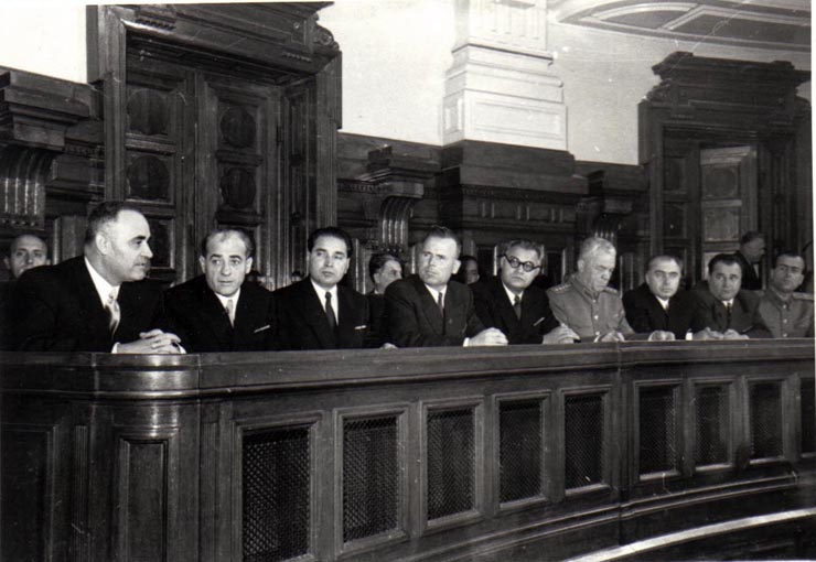 Gh. Gheorghiu-Dej, Gh. Apostol, I. Chişinevschi, Chivu Stoica,  M. Constantinescu, P. Borilă, E. Bodnăraş, ş.a., pe banca ministerială la lucrările celei de-a XIII-a sesiune a M.A.N. unde s-au dezbătut o serie de probleme şi s-a supus spre aprobare proiectul noii Constituţii a R.P.R.(20-25.09.1952).