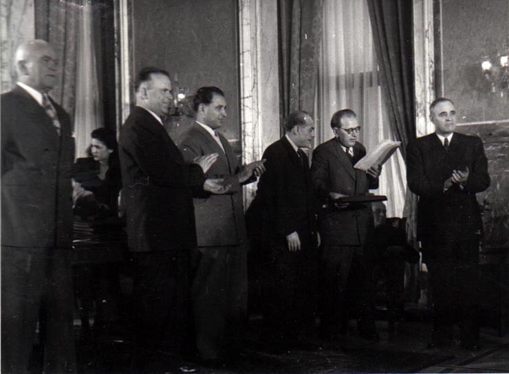 Gh. Gheorghiu-Dej, Chivu Stoica, Gh. Apostol, I. Chişinevschi, P. Bele, ş.a., la solemnitatea de la Consiliul de Miniştri, cu prilejul decernării Premiului de Stat al R.P.R. pe anii 1950-1951.(10.12.1952).
