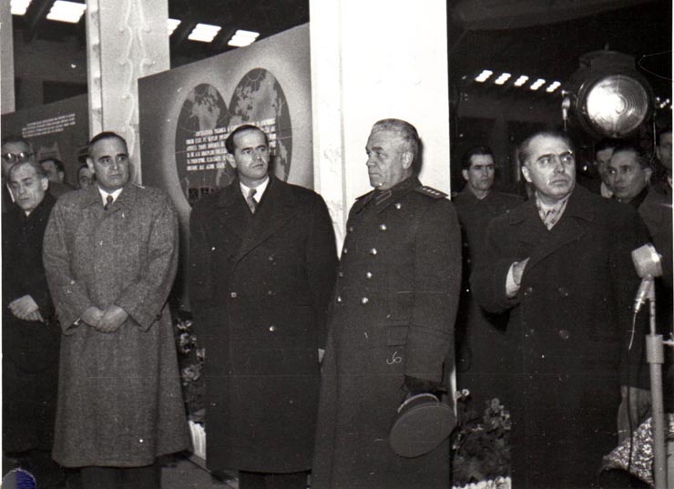 Gh. Gheorghiu-Dej, E. Bodnăraş, Al. Moghioroş, P. Borilă, M. Constantinescu, ş.a., la festivitatea deschiderii expoziţiei „Economia planificată a R.P.R. în plin progres” din parcul de cultură şi odihnă Herăstrău.(15.12.1952).
