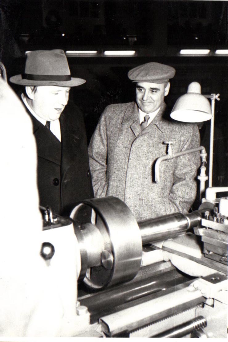 Gh. Gheorghiu-Dej alături de ambasadorul Uniunii Sovietice, A.I. Leontiev, vizitează expoziţia „Economia planificată a R.P.R. în plin progres” din parcul de cultură şi odihnă Herăstrău.(15.12.1952).