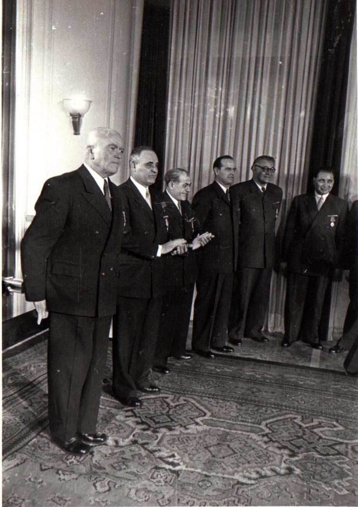 Gh. Gheorghiu-Dej, P. Groza, Al. Moghioroş, M. Constantinescu, I. Chişinevschi, ş.a., la solemnitatea înmânării unor distincţii acordate cu prilejul celei de-a V-a aniversări a Republicii Populare Române (Palatul M.A.N.).(30.12.1952).