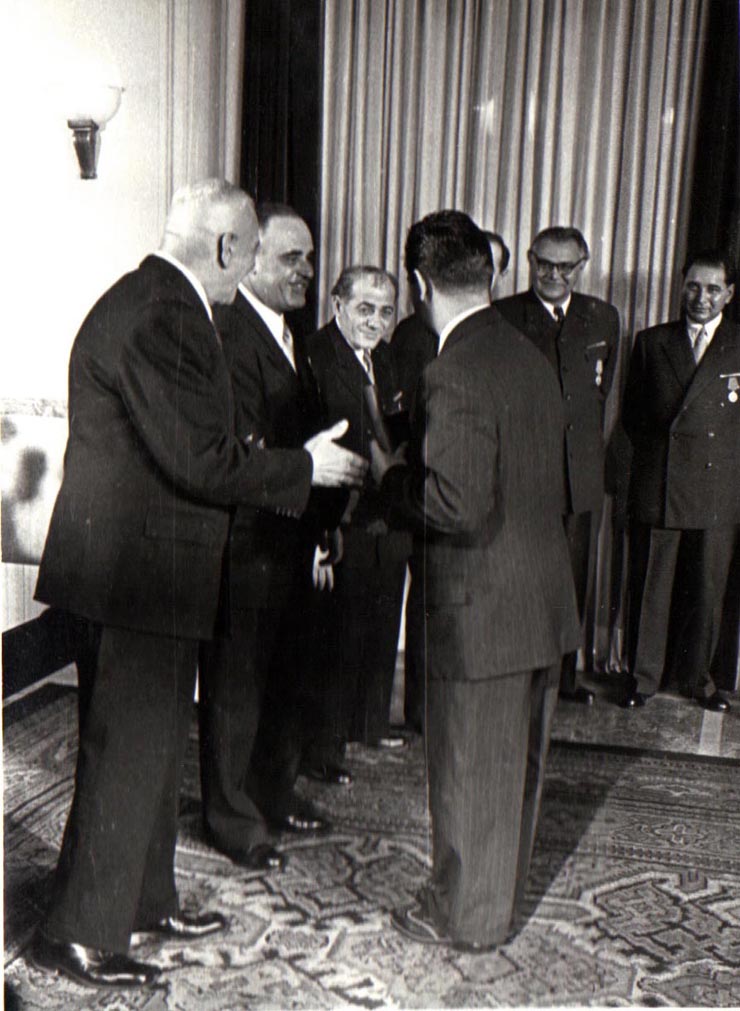 Gh. Gheorghiu-Dej, P. Groza, I. Chişinevschi, Gh. Apostol,  M. Constantinescu, ş.a., la solemnitatea înmânării unor distincţii acordate cu prilejul celei de-a V-a aniversări a Republicii Populare Române (Palatul M.A.N.).(30.12.1952).