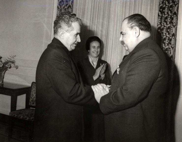 Nicolae Ceauşescu a înmânat Ordinul „23 August” cl. I, conferit lui Janos Fazekaş, cu prilejul împlinirii vârstei de 50 de ani (16 februarie 1976).