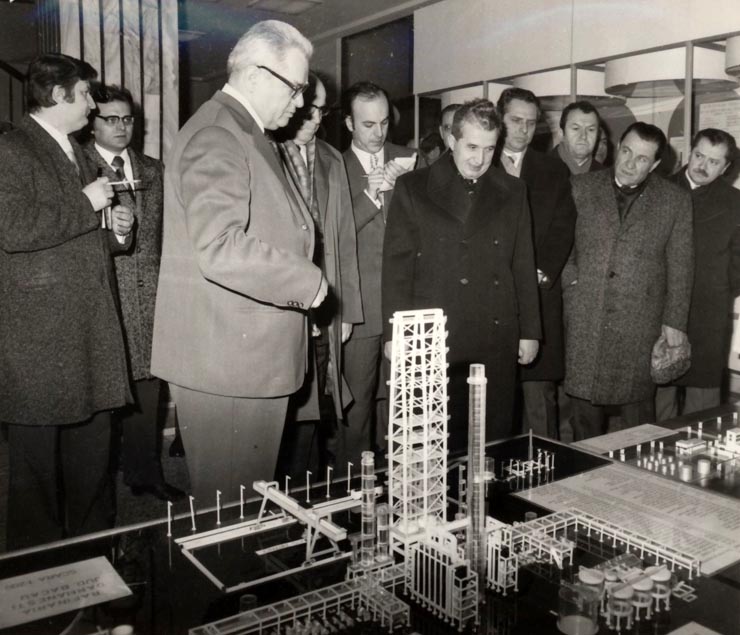 Vizita de lucru a lui Nicolae Ceauşescu şi a altor conducători de partid şi de stat, la Institutul Central de Cercetări Chimice – ICECHIM. (18 martie 1976)