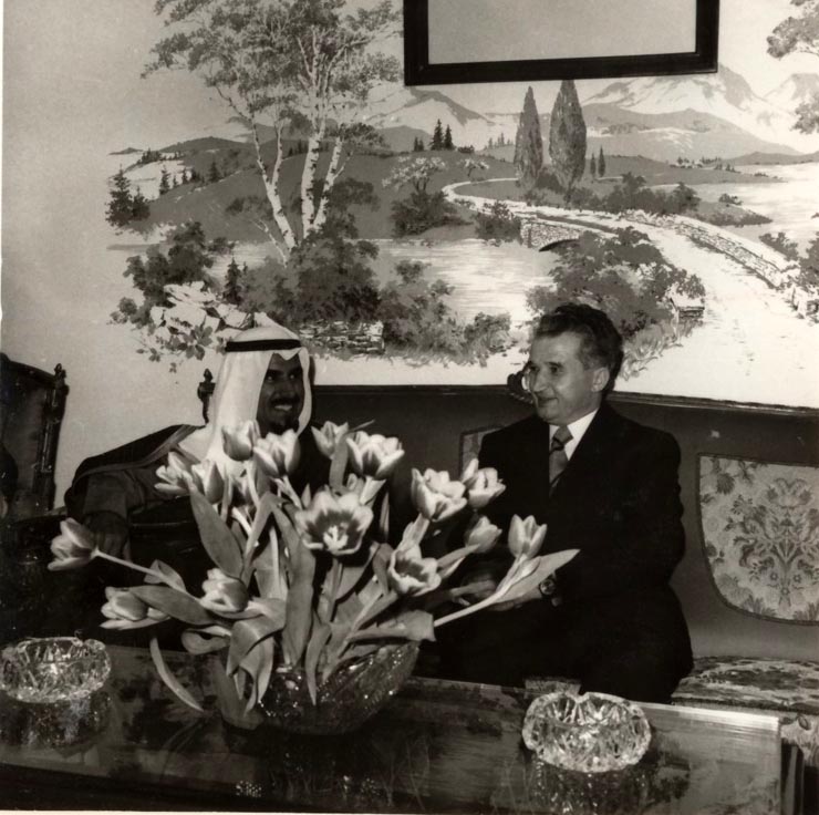 Vizita preşedintelui Nicolae Ceauşescu şi a Elenei Ceauşescu în Kuweit. Primirea de către preşedintele României a prinţului moştenitor, primul ministru al guvernului, şeic Jaher Al-Ahmed Al-Jaber Al-Sabah. (29-31 martie 1976)
