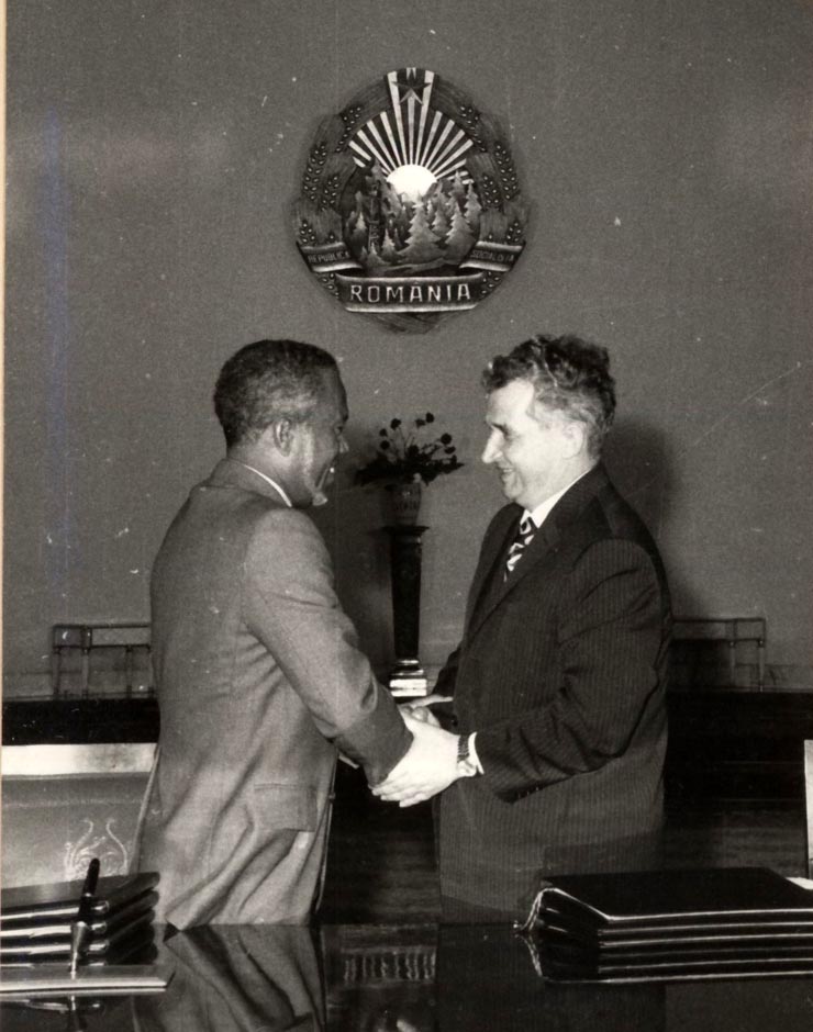 Vizita în România a preşedintelui Consiliului de Stat al Republicii Guineea-Bissau, Luis Cabral. După semnarea documentelor. (7-10 aprilie 1976)