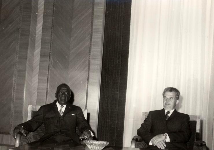 Primirea la Nicolae Ceauşescu a delegaţiei parlamentare liberiene, condusă de Richard A. Henies, preşedintele Camerei Reprezentanţilor a Republicii Liberia. (27 aprilie 1976)