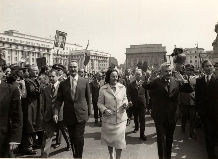 Marea manifestaţie populară a oamenilor muncii din Capitală, consacrată aniversării a 55 de ani de la crearea P.C.R. (8 mai 1976)