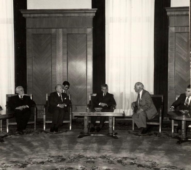 Primire la Nicolae Ceauşescu a unui grup de participanţi la lucrările Conferinţei Societăţii de Cruce Roşie şi Semilună Roşie din ţările balcanice. (12 mai 1976)