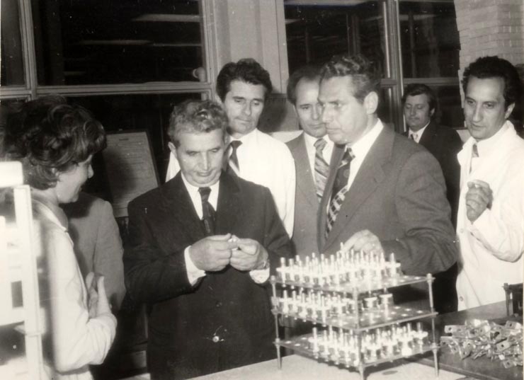 Vizita preşedintelui Nicolae Ceauşescu şi a altor conducători de partid şi de stat la Întreprinderea de piese radio şi semiconductori – Băneasa. (20 mai 1976)