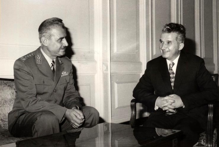 Primirea la Nicolae Ceauşescu a conducătorului delegaţiei militare iugoslave, general-colonel Dane Petkovski, adjunctul secretarului federal pentru apărarea naţională a R.S.F. Iugoslavia pentru sectorul politico-juridic. (11 iunie 1976)