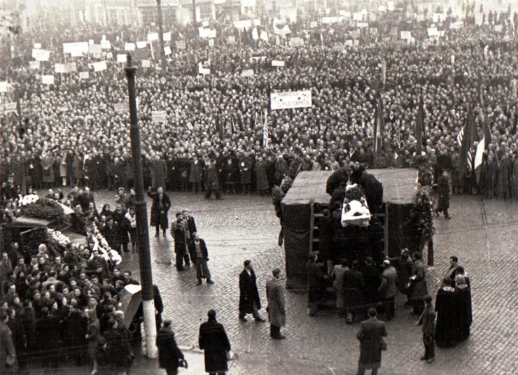 Înmormântarea de la Apărătorii Patriei